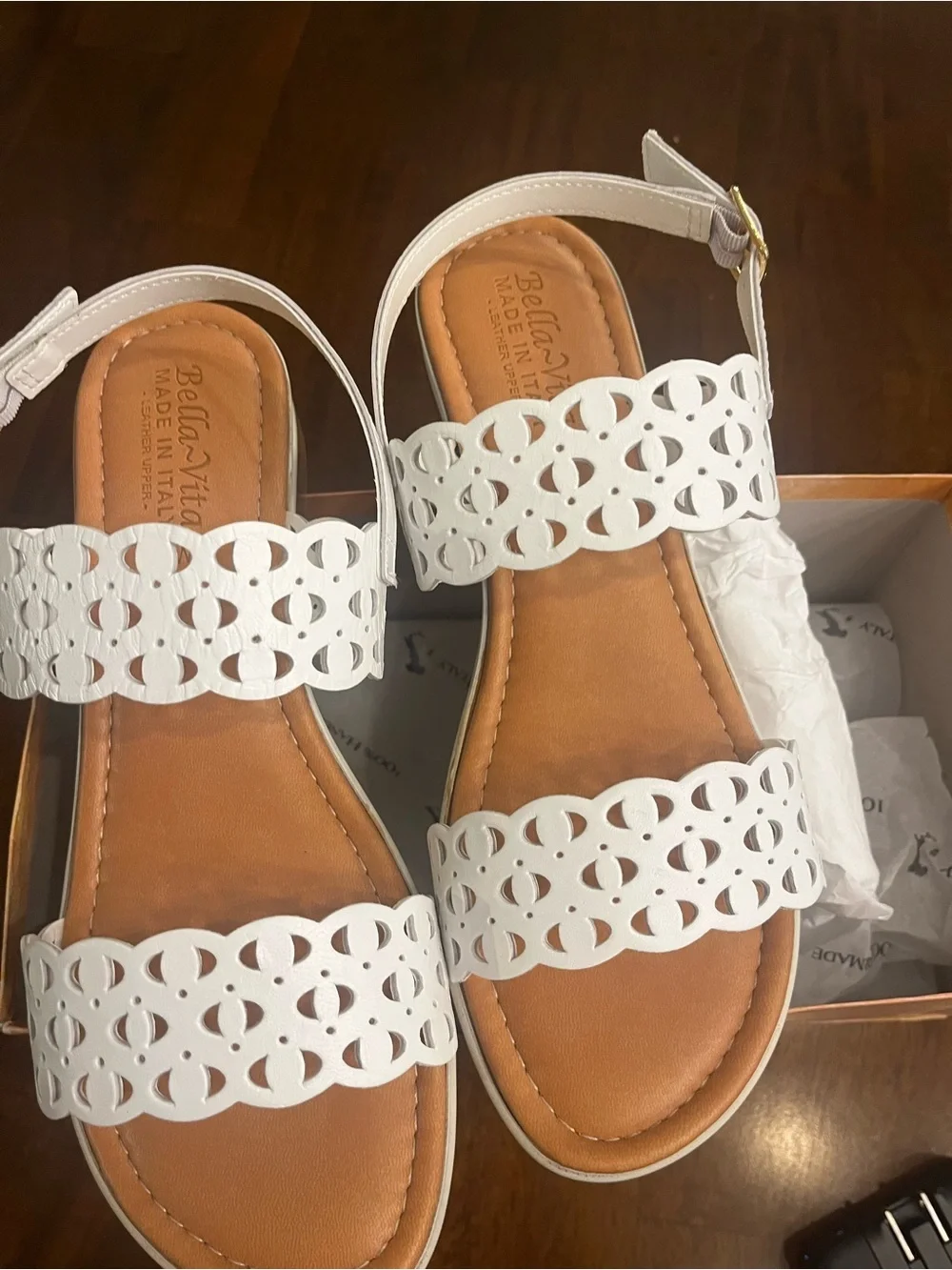 Bella Vita NWOB $119 Italian Leather White Sandals